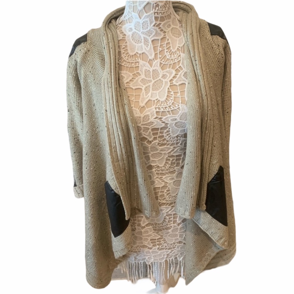 Yaira sweater shrug sz M